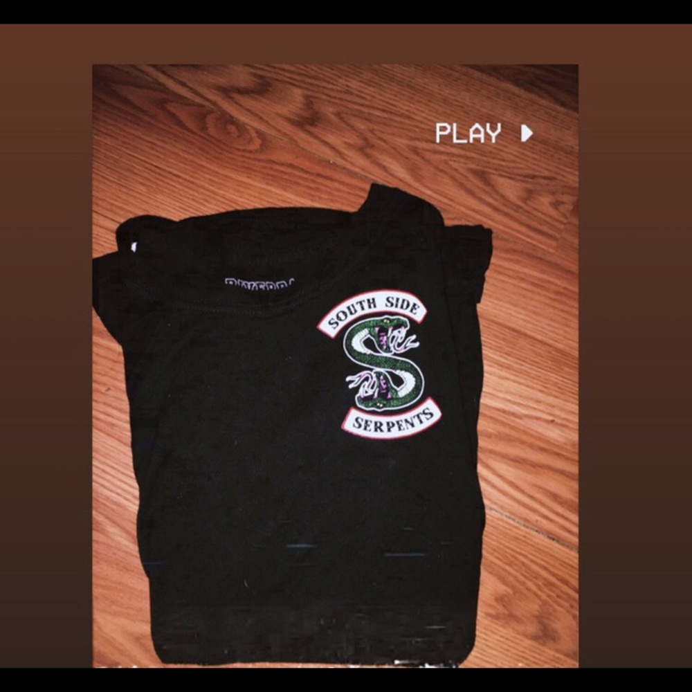 Riverdale tee
